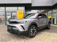 Opel Mokka, 1.2 Line Allwetter, Jahr 2023 - Gräfenhainichen