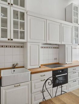 OWNR: Einziehen und Wohlfühlen - Renoviert und mit Küche! Elegantes Altbauflair in Bestlage - Berlin