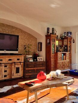 Sonnige 4-Zimmerwohnung mit Garage und Garten in einem 2-Familienhaus - Eggingen