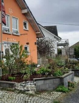 Energiekosten inklusive: Grosszügiges und helles, vollmöbliertes Appartement mit traumhaftem Fernblick im Grünen und in ruhiger Lage - Kasbach-Ohlenberg