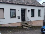 Schönes freistehendes Einfamilienhaus in zentraler Lage mit ansprechendem Garten. - Friedrichsthal (Saarland)