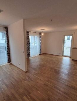 Herzogenaurach Zentrum: top moderne 1,5 Zimmerwohnung mit hochwertiger Einbauküche, Parkettboden + Stellplatz zu verkaufen - ab sofort verfügbar - Herzogenaurach