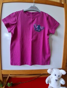 Lila Shirt mit Schmetterling Applikation, Baumwolljersey, 122, Sehr guter Zustand - Sankt Augustin