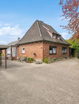 Zweifamilienhaus mit Charme und Potenzial auf großzügigem Grundstück in Alt Duvenstedt - Alt Duvenstedt