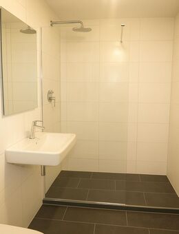 Modernisierte Erdgeschosswohnung inklusive Terrasse, Einbauküche & Außenstellplatz - Holzkirchen (Regierungsbezirk Oberbayern)