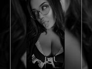 Curvy Domina Sucht ihren treuen Diener - Frankfurt (Main)