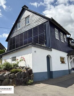 Ein Traum in blau! Absolut gepflegtes und stilvolles Wohnhaus mit idyllischem Garten! - Hachenburg