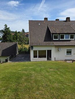 Großes Grundstück mit viel Platz im Haus für Ihre Familie, direkt in Bad Emstal - Sand - Bad Emstal