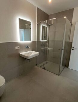 Stilvoll Wohnen in Ginsheim-Gustavsburg: Neubau mit Balkon, Aufzug & Tiefgarage - Ginsheim-Gustavsburg