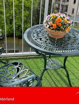 Balkon mit Blick auf den Fernsehturm - Berlin