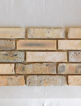 Mediterranes Flair Wandgestaltung sonnig Verblendsteine Steinwand-Optik original alte Backsteine DIY - Salzatal