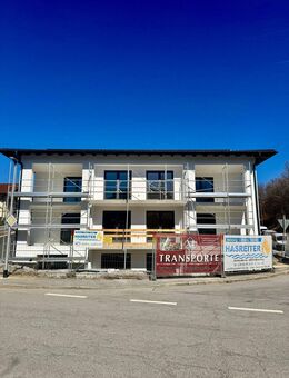 Modern & Lichtdurchflutet: Moderne Neubauwohnung mit großzügiger Loggia und Einbauküche in Donaunähe - Deggendorf