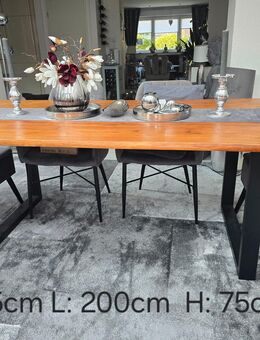 Esstisch aus Massivholz - Mönchengladbach