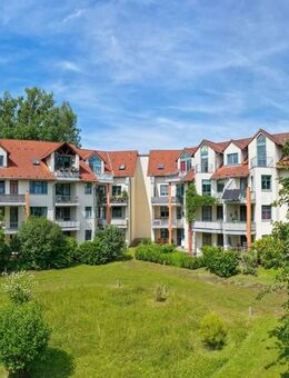 Gemütliche 2-Zimmer-Dachgeschosswohnung mit Balkon, Einbauküche und Tiefgarage in Coburg-Süd - Coburg