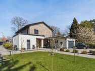 Modernes Traumhaus mit hochwertiger Energietechnik, Pool und großem Garten - Hohen Neuendorf