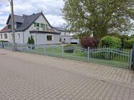 Geräumige, modernisierte Doppelhaushälfte mit Keller + Anbau, Garage, überdachtem Freisitz + Pool auf großem Grundstück in Güsten - Güsten