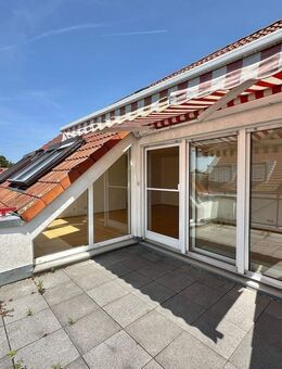 N-Reichelsdorf ~ Sonnige 3-Zi Dachterrassenwohnung ~ Einbauküche ~ TG Stellplatz ~ zwei Bäder ~ Dachboden uvm. - Nürnberg