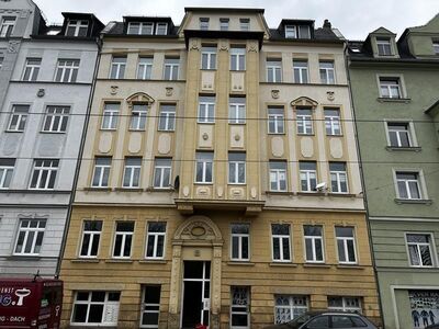 Geräumige, helle 2-Raum-Whg. im EG mit Balkon, Einbauküche und TV im Kochbereich, vermietet!