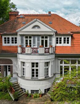 Grunewald nahe Kurfürstendamm; historische Landhausvilla mit großzügigem Grundstück - Berlin