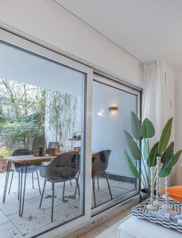 Ruhepol im Herzen Düsseldorfs - Hofgarten vor der Haustür, Terrasse zum grünen Innenhof - Düsseldorf