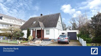 M´gladbach-Hardt: Freistehendes Ein- bis Zweifamilienhaus mit Garten und Garage