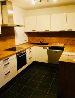 Charmantes Reihenmittelhaus, mit Garten, Einbauku¨che und Stellplätzen - Feucht