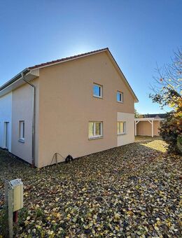 Energieeffiziente Doppelhaushälfte mit Fussbodenheizung, Garage, Carport, Schuppen uvm. - Langlingen