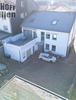 Modernes Einfamilienhaus mit 2 Garagen, Gewerberäumen und Halle in zentraler Lage von Dortmund-Wickede - Dortmund