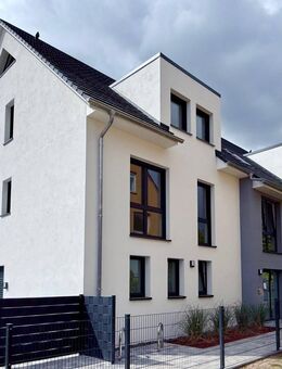 Seelze-Stadtkern: Neu erstellte 3-Zi.-ETW im 1. OG mit Balkon u. Fahrstuhl im puristischen Wohnstil - Seelze