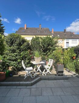 Gepflegtes Reihenmittelhaus mit großzügigem Gartengrundstück in Fürth - Stadtteil Unterfarrnbach. - Fürth