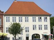 Glückstadt am Markt – helle gemütliche 2-Zimmerwohnung in erster Reihe in denkmalgeschütztem Gebäude! GLXM-25-200 - Glückstadt