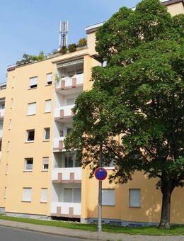 IDEAL FÜR KAPITALANLEGER: Vermietete, attraktive 2-Zimmer-Wohnung mit Balkon und Garage - Neumarkt (Oberpfalz)