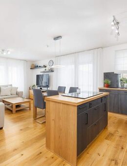 Sofort frei: Erdgeschosswohnung, Garten und Top-Ausstattung - Baujahr 2018, KfW-55-Energieeffizienz - Abensberg