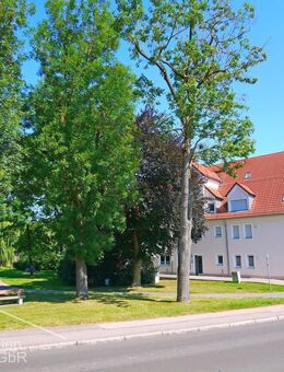 Gepflegte 2-Zimmer-Erdgeschoss-Whg. mit Tiefgarage, EBK in sonniger u. zentraler Lage von Beilngries - Beilngries