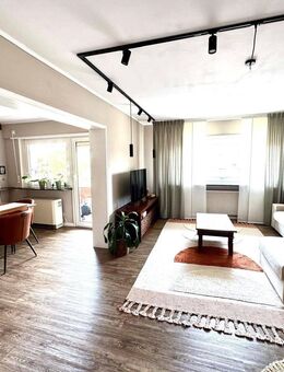 Licht und Ruhe - 3,5 Zimmer-Wohnung im 3. OG mit Balkon und Garage ! - Speyer