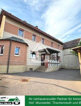 Ländliches Zweifamilienhaus mit viel Grün - Pullenreuth