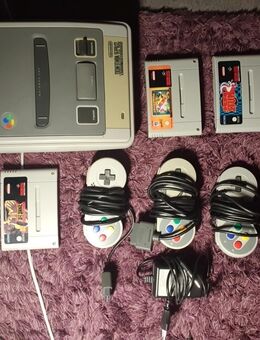 Super Nintendo Konsole + 3 Controller + 3 Spiele - Saarbrücken