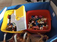 50 Playmobil sowie Legofiguren und Lego - Peine