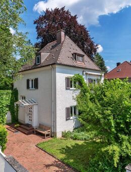Charmantes Einfamilienhaus von 1934 mit parkartigem Garten und Neubaupotenzial - München