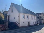 Renovierungsbedürftiges kleines Einfamilienhaus mit großem Garten in ruhiger Lage in Waldfischbach- Burgalben - Waldfischbach-Burgalben