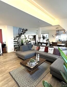 Großzügige 4,5-Zimmer-Maisonette-ETW mit herrlichem Balkon u. TG-Stellplatz - Mörfelden-Walldorf