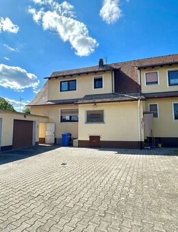 Kemnath ~ Gepflegtes 2-Familienhaus mit tollem Grundstück in ruhiger Lage ~ zwei Garagen ~ Großer Balkon uvm. - Postbauer-Heng (Markt)