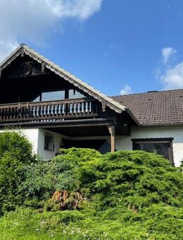 **Wohnhaus mit Garten und Garage in Schönecken** - Schönecken