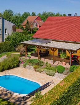 Mit Einbauküche, Fußbodenheizung, Pool u.v.m.: Voll ausgestattetes Einfamilienhaus in Altlandsberg - Altlandsberg