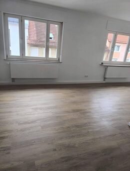 Renovierte Wohnung mit offenem Wohn-/Essbereich - Nürnberg