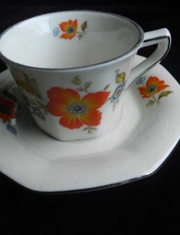 Victoria Porzellan Mokkatasse Espressotasse Tasse creme mit Blumen-Dekor orange Vintage Retro 5,- - Flensburg