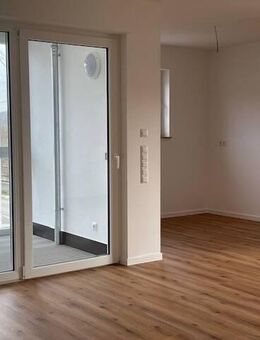 Erstbezug - 2 Raum-Wohnung mit Wintergarten, Badewanne+Dusche - Jena
