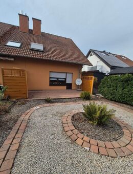 Großzügige gepflegte Doppelhaushälfte mit Garage in ruhiger Wohnlage - provisionsfrei! - Karlsbad