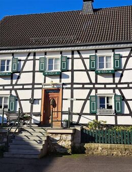 Altes Fachwerkhaus mit Stallungen, Scheunen und vielfachen Gestaltungsmöglichkeiten - Kürten