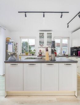 Helle und gepflegte 4-Zimmer-Wohnung mit Südbalkon, Tiefgaragenstellplatz, sofort verfügbar - Landshut
